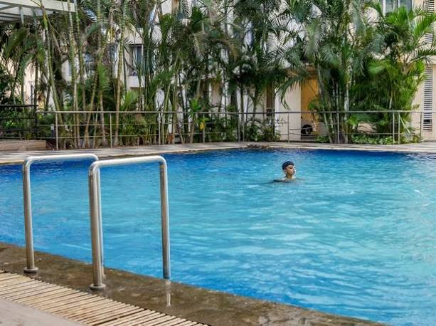 Swimming pool at The Legend by Ashar luxury residences in Pali Hill